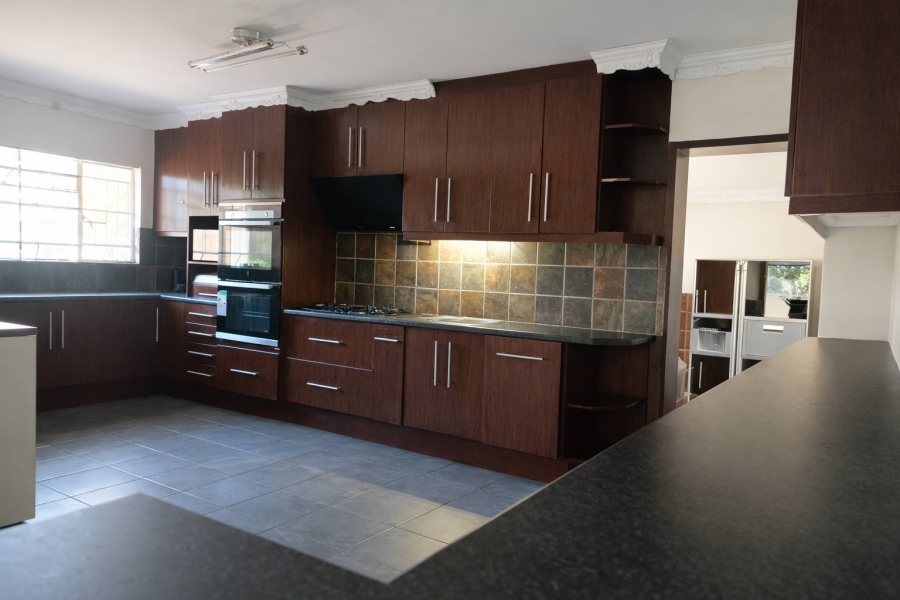 5 Bedroom Property for Sale in Pellissier Free State